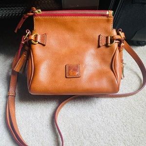 Dooney & Bourke leather crossbody bag.. size small